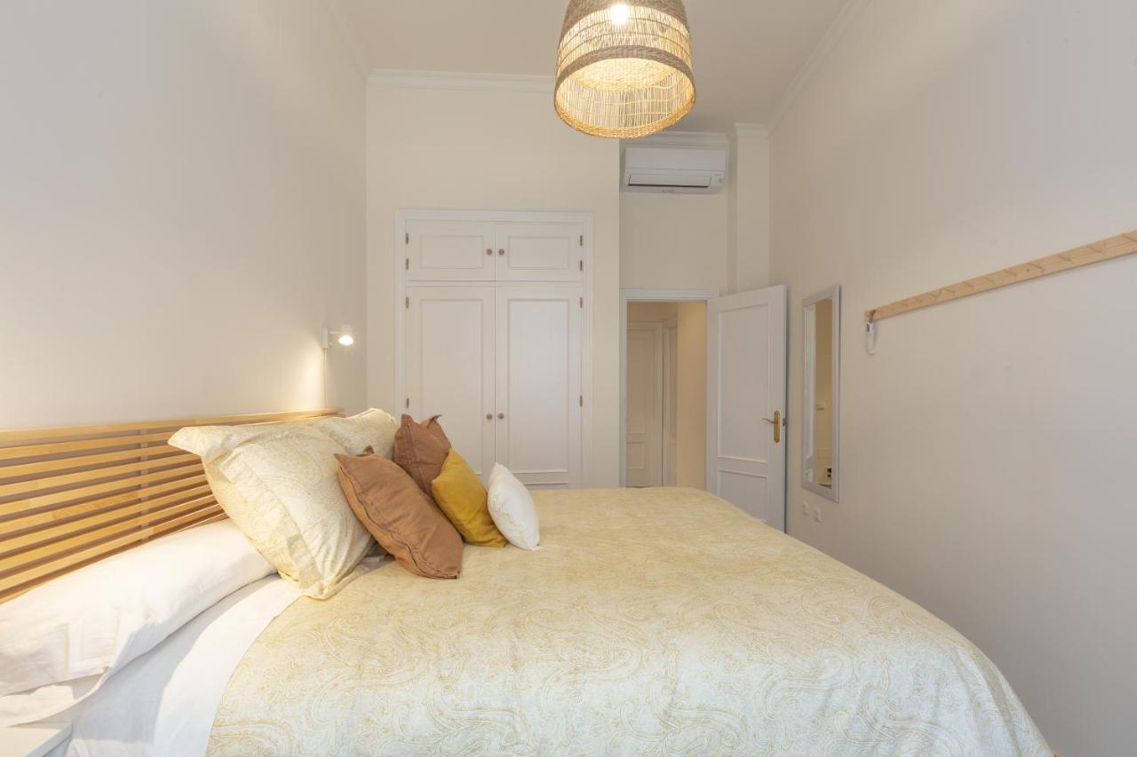 מאלגה Puerta De Larios: Central Three-Bedroom Apartment With Balconies And Patio מראה חיצוני תמונה