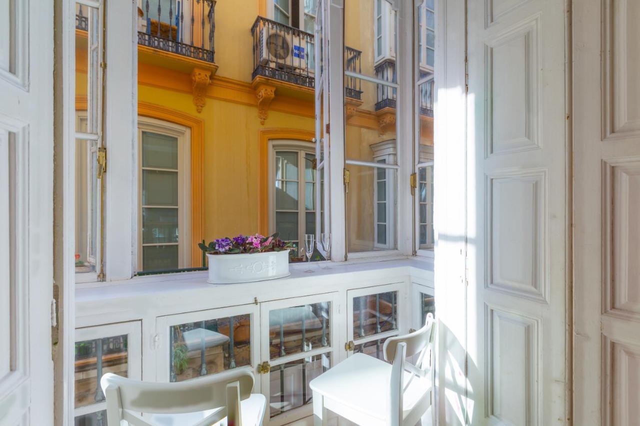 מאלגה Puerta De Larios: Central Three-Bedroom Apartment With Balconies And Patio מראה חיצוני תמונה