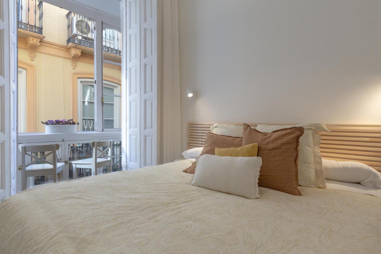 מאלגה Puerta De Larios: Central Three-Bedroom Apartment With Balconies And Patio מראה חיצוני תמונה