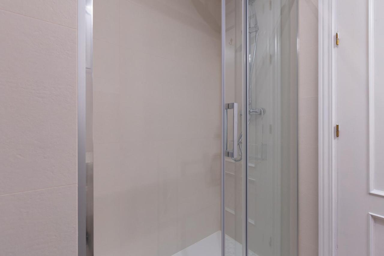 מאלגה Puerta De Larios: Central Three-Bedroom Apartment With Balconies And Patio מראה חיצוני תמונה