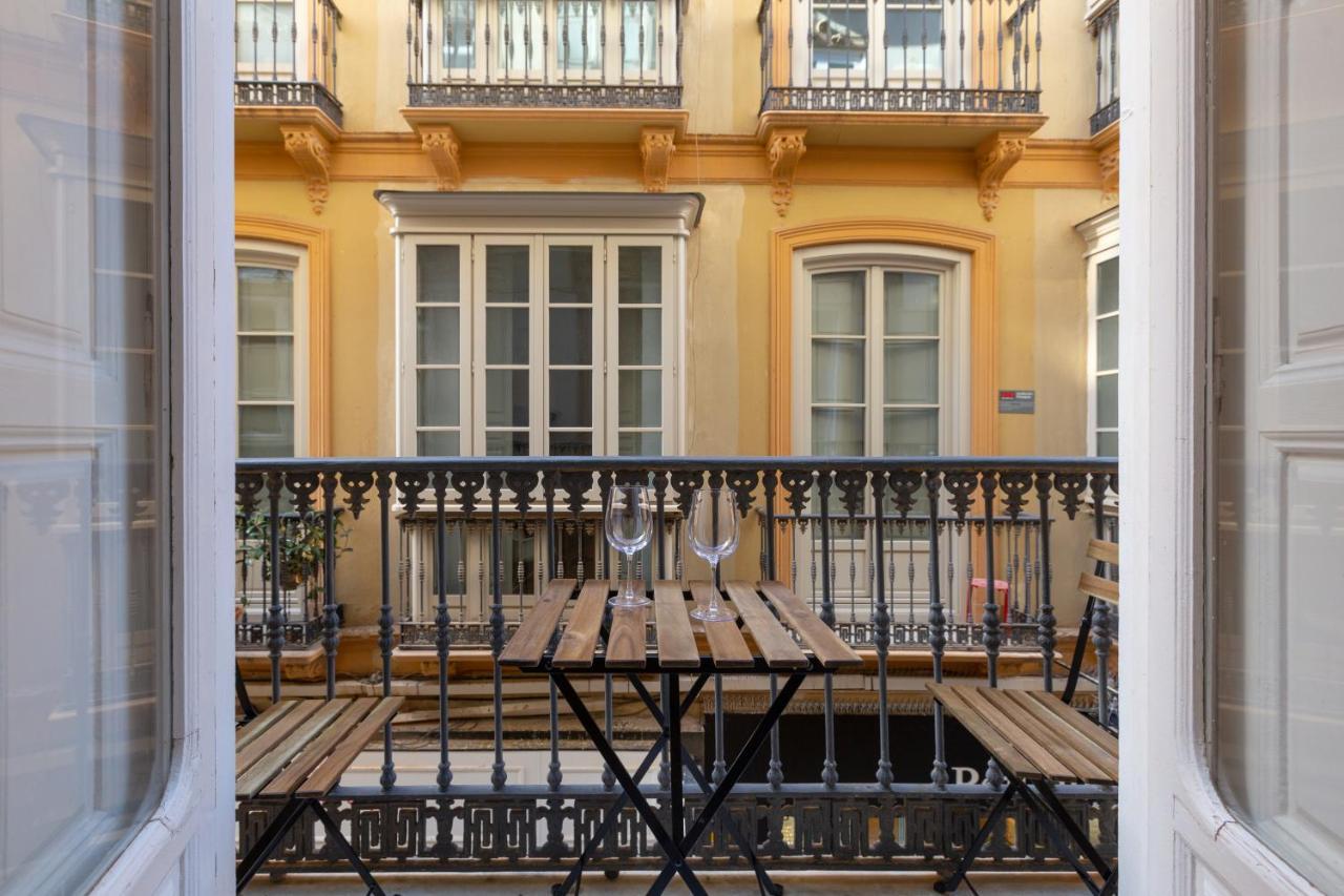 מאלגה Puerta De Larios: Central Three-Bedroom Apartment With Balconies And Patio מראה חיצוני תמונה
